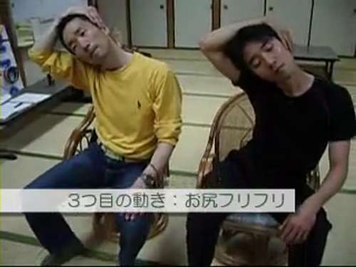 あべこべ体操3−1頭を右に傾けて右のお尻を上げる あべこべ体操3−1頭を右に傾けて右のお尻を上げる
