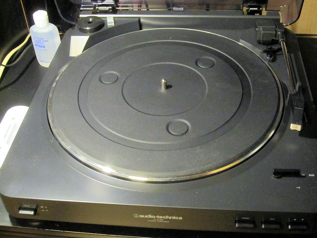 レコードプレーヤーAT-PL300(ターンテーブルシートの裏オモテ) レコードプレーヤーAT-PL300(ターンテーブルシートの裏オモテ)